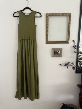 NWOT TAYLOR MOSS GREEN SATIN RIBBED MAXI DRESS S